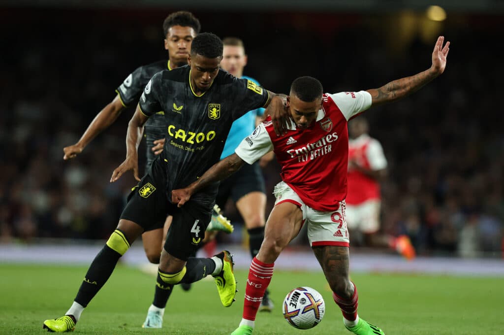 Arsenal, sirene di mercato per Ezri Konsa: la situazione