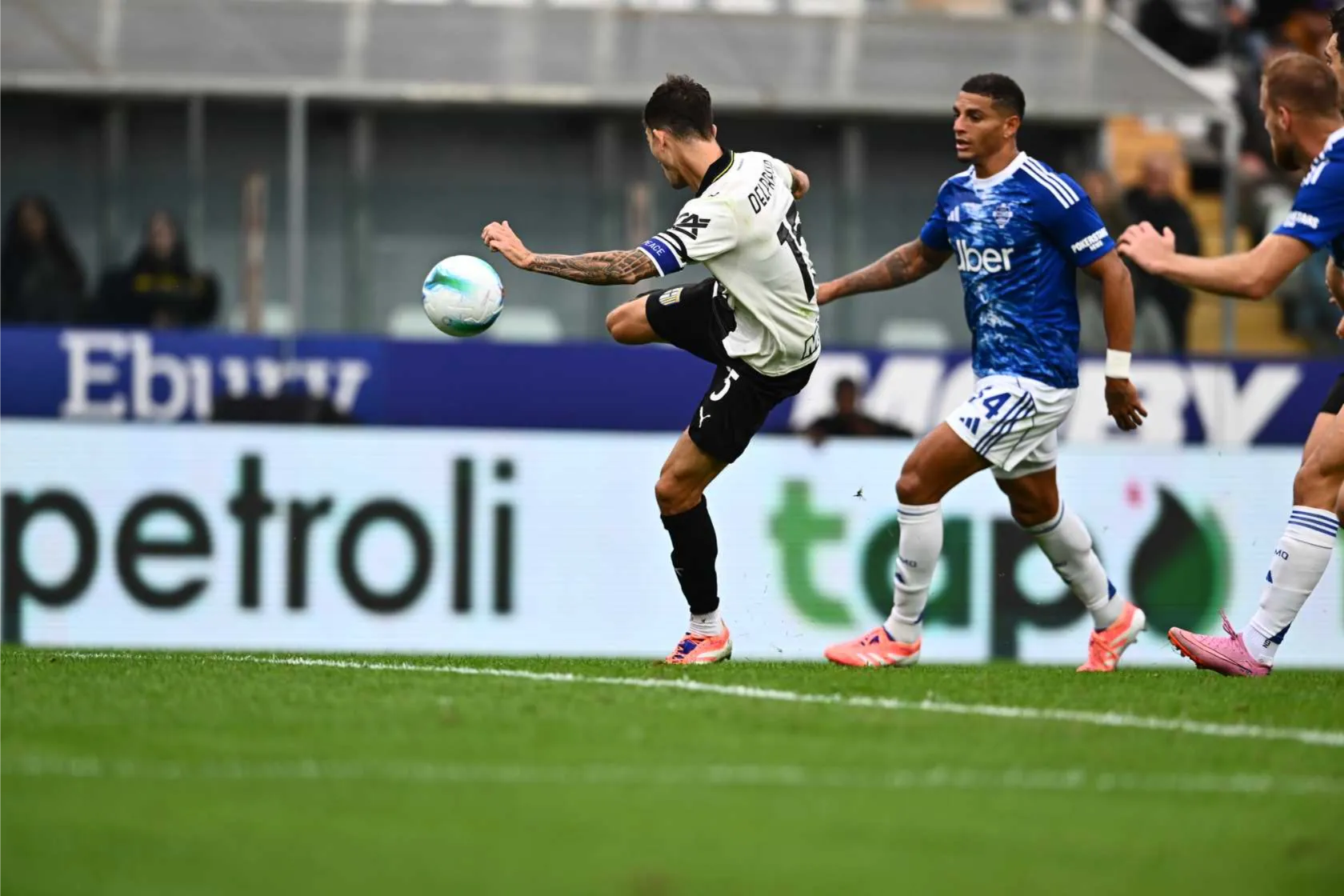 Il Como brilla al Sinigaglia: battuto il Parma per 2-1