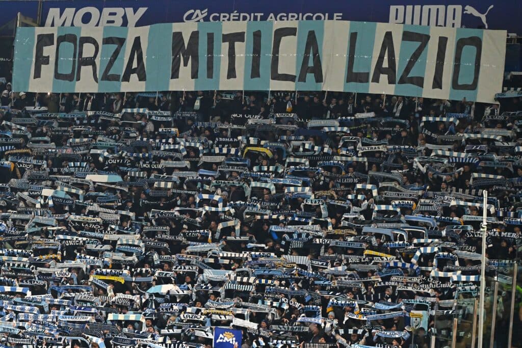 Lazio, il tifo organizzato alza la voce: priorità al cambio di proprietà