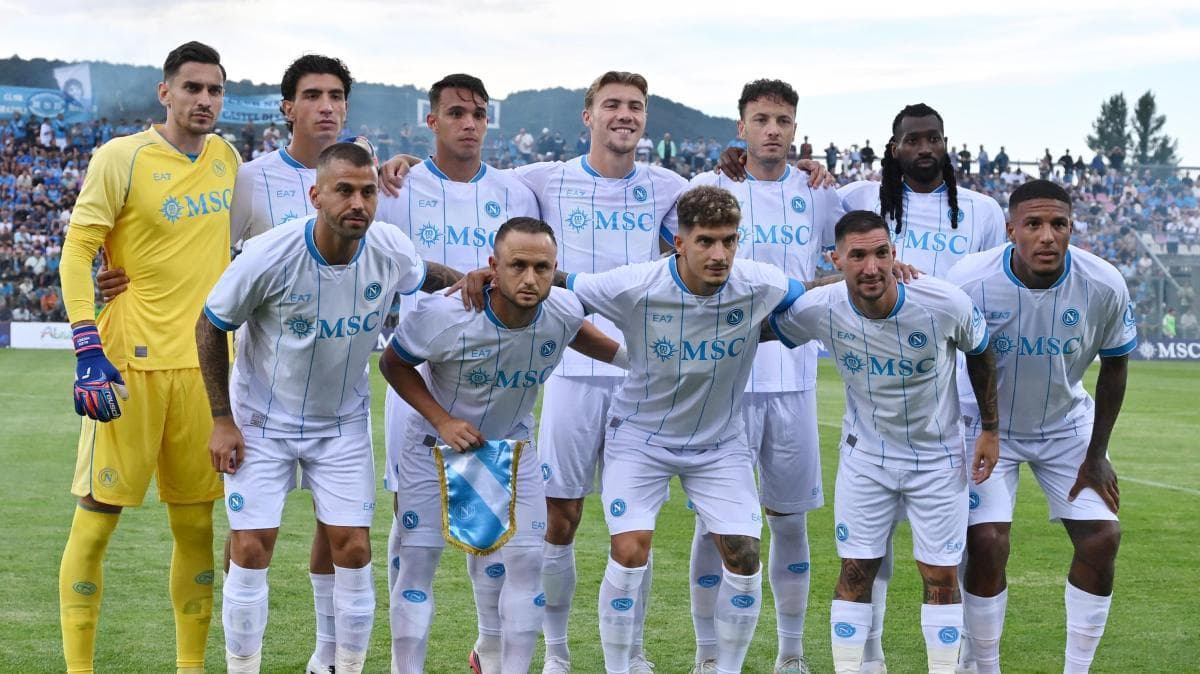 Napoli, goleada con l'Aris: le firme di Lucca e De Bruyne