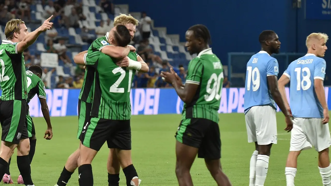 Sassuolo e Lazio, esordio vincente: agganciate Roma e Inter in vetta