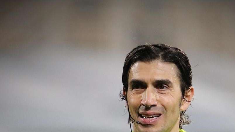 Simone Sozza dirige Venezia-Lazio nella quinta giornata di Serie A
