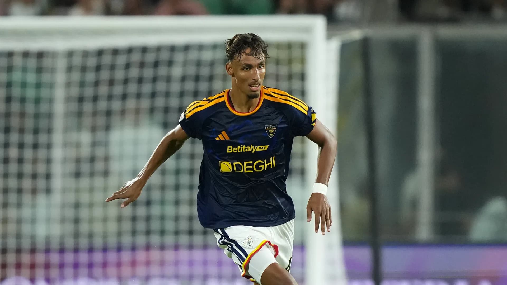 Il Lecce espugna il Penzo: Venezia battuto 0-2 all'esordio